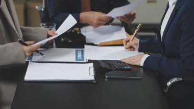 İş Adamları Tokalaşıyor