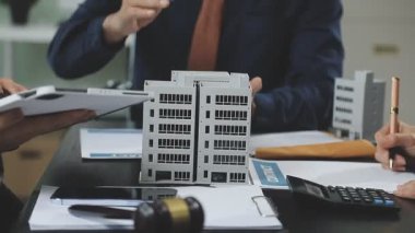 İşyerindeki mimarlardan oluşan takım