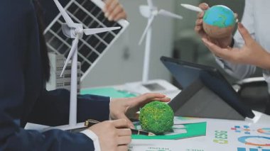 Yeşil yapraklı iş adamı