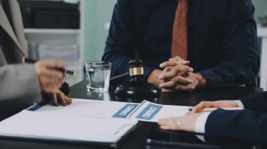 Ofiste iş ekibi toplantısı, kapatıyoruz..