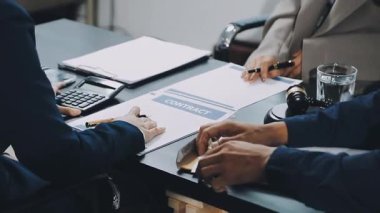 Mali belgeleri tartışırken iş adamları