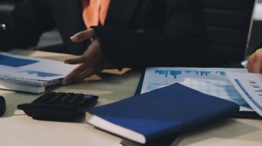 Ofiste çalışan iş kadını.