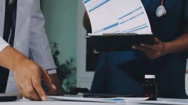 Doktorlar takım toplantısı ve tartışma, konsept