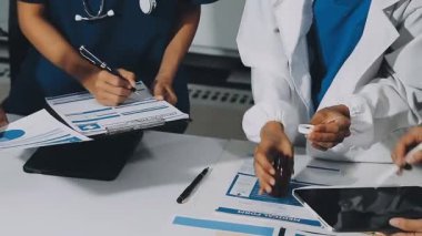 Klinikte çalışan bir grup doktor