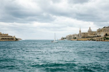 Tekne Marsamxett Harbor, Malta adlı gezinme yelken