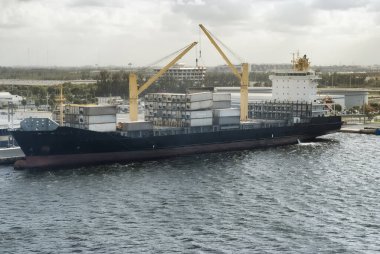 Kargo gemisi kapsayıcılar, bağlantı noktası, Fort Lauderdale, Fl, Usa yükleme