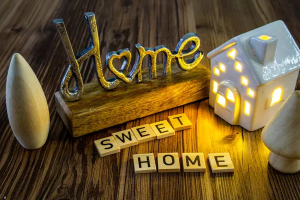 Home Sweet Home Sign Keramikhaus Mit Hellem Welligem Licht Hintergrund — Stockfoto