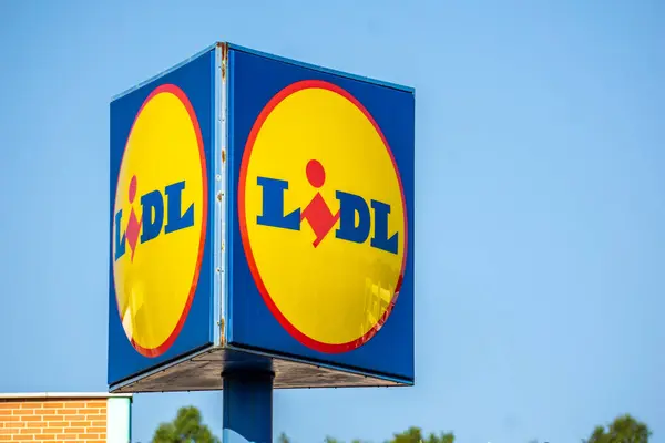 Wabrzych, Polonya - 08.24.2023: İndirimli süpermarket zinciri logosu 