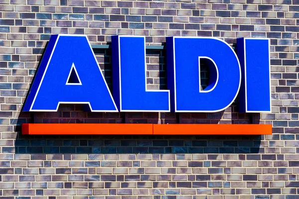 Wabrzych, Polonya - 08.24.2023: Alman İndirim zinciri süpermarket 