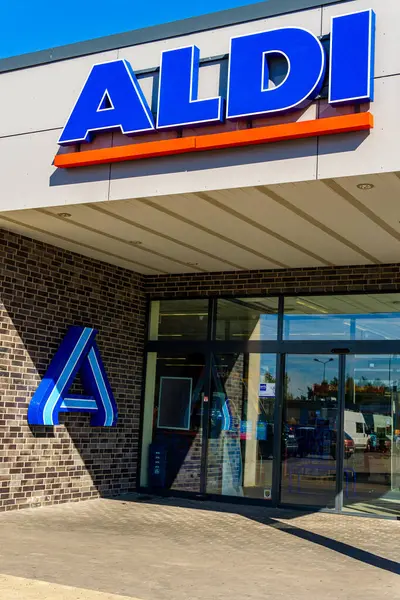 Wabrzych, Polonya - 20.09.2023: Wabrzych, Polonya 'da Aldi İndirim süpermarketi