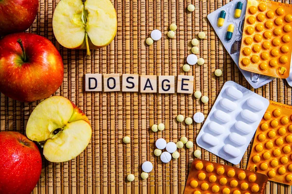 Mektuplardaki dozaj kelimesi elma ve ilaç modern ilaç opioidleri kriz ilacı