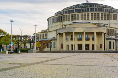 Wroclaw, Polonya - 10 Kasım 2023: Hala Stulecia veya Centennial Hall - UNESCO 'nun tarihi dünya mirası sergi, konser, performans, iş etkinlikleri için kullanım alanı