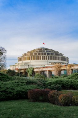 Wroclaw, Polonya - 10 Kasım 2023: Hala Stulecia veya Centennial Hall - UNESCO 'nun tarihi dünya mirası sergi, konser, performans, iş etkinlikleri için kullanım alanı