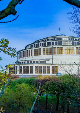 Wroclaw, Polonya - 10 Kasım 2023: Hala Stulecia veya Centennial Hall - UNESCO 'nun tarihi dünya mirası sergi, konser, performans, iş etkinlikleri için kullanım alanı