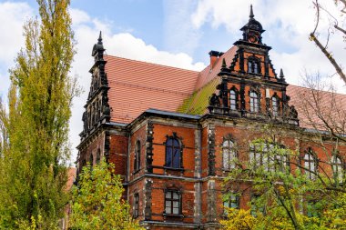 Wrocaw, Polonya - 16.11.2023: Wrocaw Ulusal Müzesi (Muzeum Narodowe Wrocawiu) Polonya 'nın en büyük ulusal müzesidir. Ülkenin en büyük modern sanat koleksiyonlarından birine sahip..