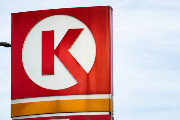 Walbrzych, Polonya - 29.12.2023: K Çemberi daha önce Statoil olarak adlandırılan Norveç benzin istasyonları ağıdır.