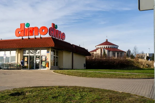 Walbrzych, Polonya - 29.12.2023: Dino Polska S.A. Polonyalı bir perakende market zinciri.