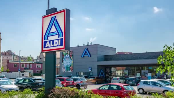 Walbrzych Poland April 2024 Aldi Brand Name German Multinational Family — 图库视频影像