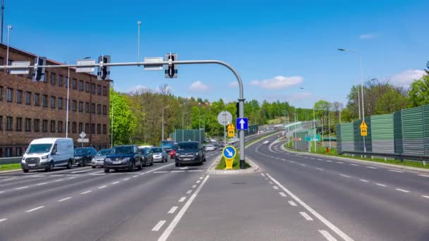 Wabrzych Polonya Nisan 2024 Walbrzych Ana Caddesinde Trafik Güneşli Bahar — Stok video
