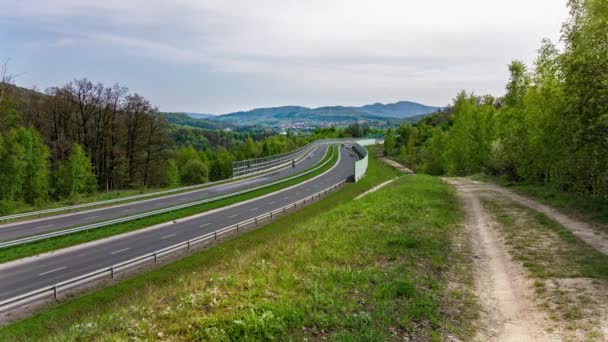 Trafik Walbrzych Pass Zaman Turları Ilkbahar Güneşli Bir Günde Arka — Stok video