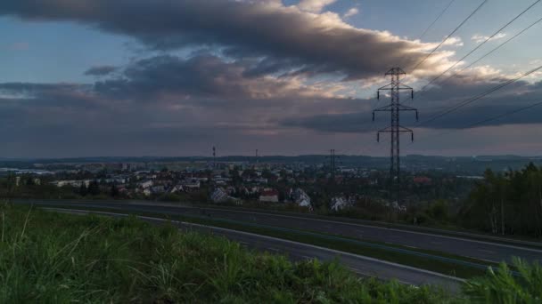 Wschód Słońca Nad Piaskową Górą Dzielnica Wałbrzycha Postkomunistycznymi Wieżowcami — Wideo stockowe