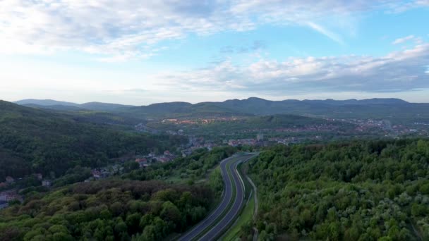 Walbrzych European City Poland Hills Early Morning Drone Footage Landing — Stok video