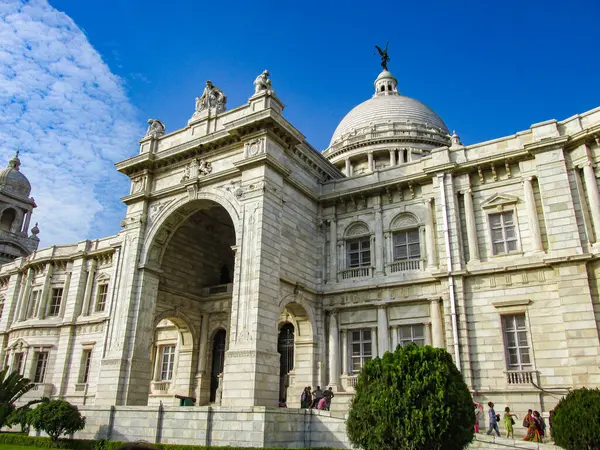 Kolkata, Batı Bengal, Hindistan. 16 Kasım 2013: Victoria Memorial Girişi