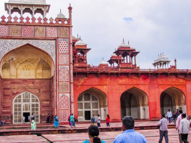 Sikandra, Agra, Hindistan - 5 Ekim 2013: Sikandra, Agra 'daki Akbar Mezarı Girişi