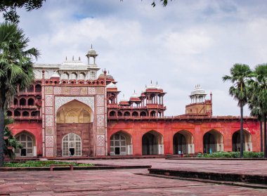 Sikandra, Agra, Hindistan - 5 Ekim 2013: Sikandra, Agra 'daki Akbar Mezar Bahçesi