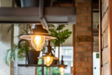 Parlayan Ampuller elektrik fiyatlarında artış modern arka planda