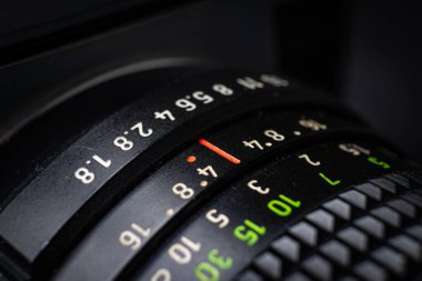 Vintage Kamera Mercek Açıklığı Ayarları Kapat