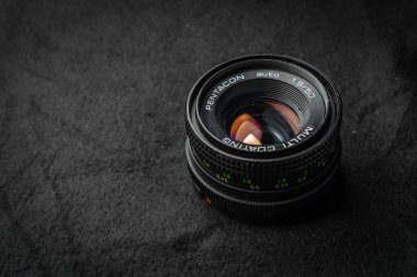 Siyah Arkaplanda Klasik Pentakon Kamerası Mercekleri