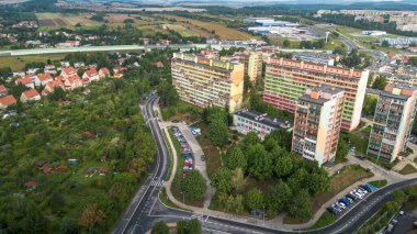Yerleşim Binaları ve Yeşil Alanlı Kentsel Manzaranın Hava Görünümü