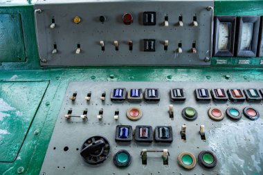 Eski paslı tren kontrol panelinin detayları mekanik arka plan