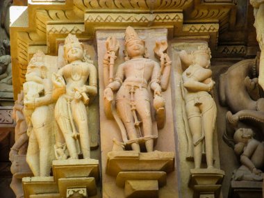 Khajuraho, milletvekili, Hindistan - 11, 30, 2013: Madhya Pradesh, Hindistan 'daki Khajuraho tapınaklarının karmaşık oymaları