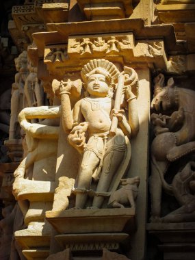 Khajuraho, milletvekili, Hindistan - 11, 30, 2013: Madhya Pradesh, Hindistan 'daki Khajuraho tapınaklarının karmaşık oymaları
