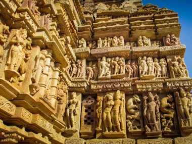 Khajuraho, milletvekili, Hindistan - 11, 30, 2013: Madhya Pradesh, Hindistan 'daki Khajuraho tapınaklarının karmaşık oymaları