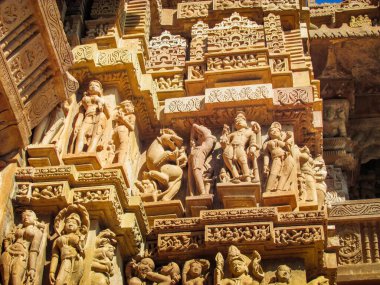 Khajuraho, milletvekili, Hindistan - 11, 30, 2013: Madhya Pradesh, Hindistan 'daki Khajuraho tapınaklarının karmaşık oymaları