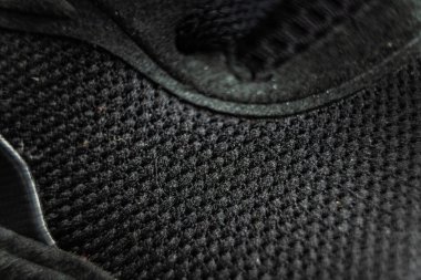 Örtülü siyah ayakkabı kumaşının yakın plan görüntüleme işçiliği ve tasarım ayrıntıları