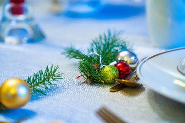 Noel ruhunu Noel arifesinde şenlikli ev dekorasyonlarıyla kutlayın.