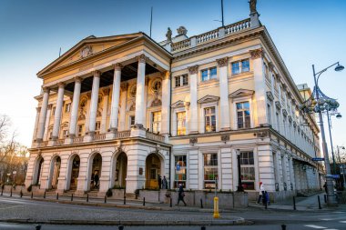 Wrocaw, Polonya - 01.18.2024: Akşam ışığında Wrocaw Operası