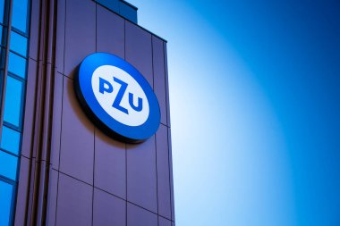 Wrocaw, Polonya - 01.18.2024: Powszechny Zakad Ubezpiecze Spka Akcyjna (Genel Sigorta Kurumu), aynı zamanda PZU SA olarak da bilinen bir kamu sigorta şirketidir.