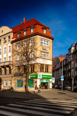 Walbrzych, Polonya - 01.20.2025: Walbrzych Meydanı 'ndaki Piastowska Eczanesi