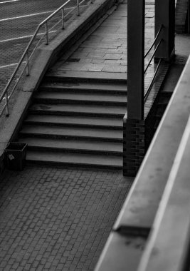 Kentsel konut geliştirme, şehirdeki zenginlik ve yoksulluk arasında katı bir zıtlık olduğunu gösteriyor