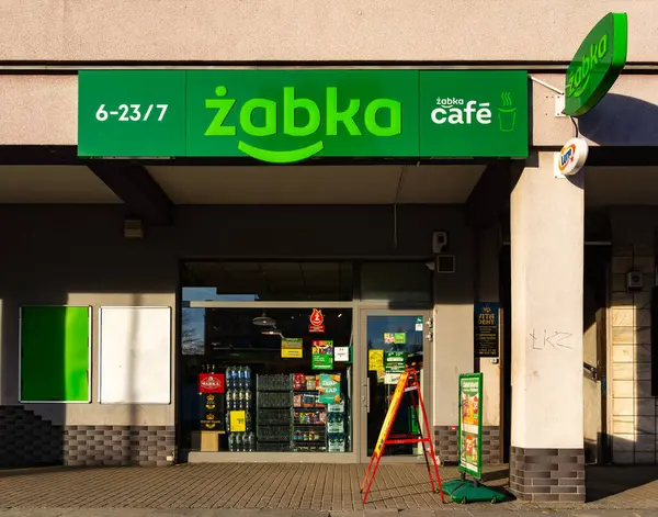 Walbrzych, Polonya - 01.23.2025: abka Polska bir Polonya market zinciri.