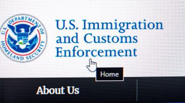 Walbrzych, poland - 01.30.2025: ABD Göçmenlik ve Gümrük Uygulama İnternet sitesi Servisler ve Kaynaklar