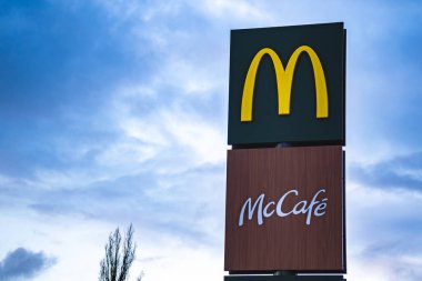 Walbrzych, Polonya - 01.31.2025: McDonald 's Fast-food restoran şirketi