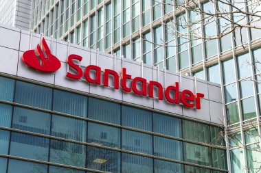 Poznan, Polonya - 03.24.2025: Santander Bank Polska SA Wrocaw, Pozna ve Varşova merkezli bir Polonya evrensel bankasıdır. Polonya 'nın en büyük üçüncü bankasıdır.