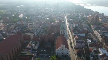 Ortaçağ şehri Torun 'un tarihi merkezinin havadan görünüşü