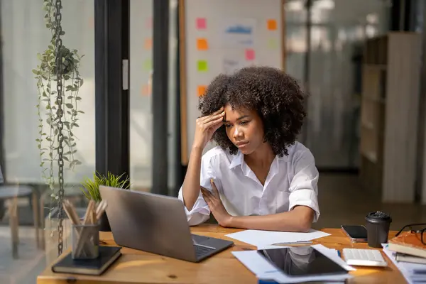 Businesswoman Sitting Stressed Work Desk Office Problem Work Done — Stock Photo, Image